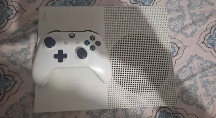 Xbox one 1TB + Red Dead Redemption 2