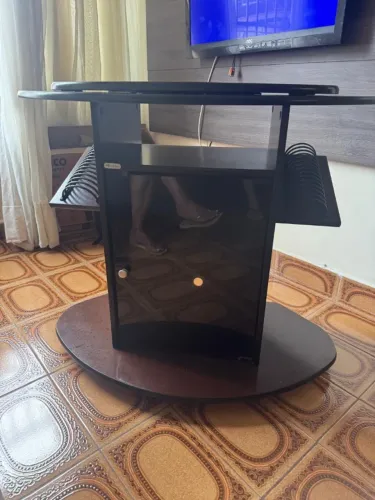 Rack Antigo para TV - Tampo Giratório e Porta de Vidro Fumê