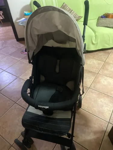 Vendo um carrinho de bebê