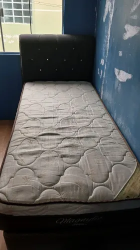 Vendo Box e colchão de solteiro de mola ensacada e cabeceira