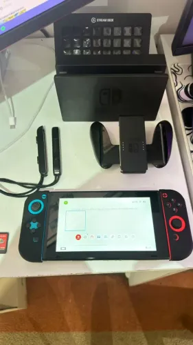 Nintendo Switch V2 + Super Mario Odyssey + 512GB 