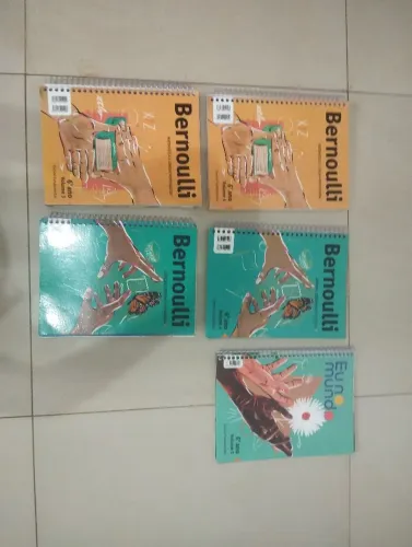 Vendo livros Bernoulli