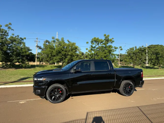 Ram 1500 Laram. Night ED. Bi-TB 3.0 4X4 Aut. 2025
