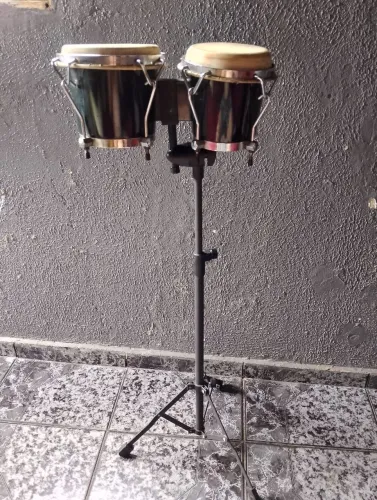 Bongô com estante