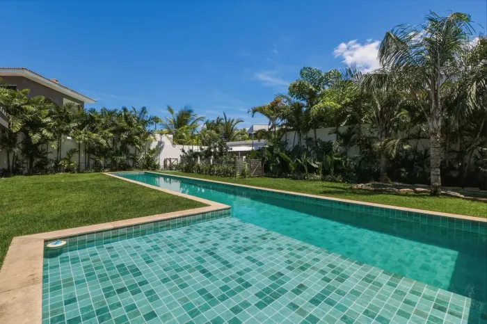 Casa à venda com 6/4 em condomínio. Busca vida- Camaçari - Bahia