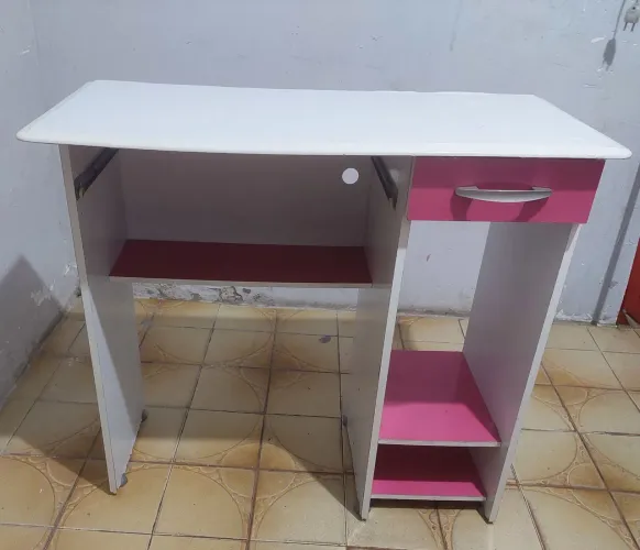 Escrivaninha para estudos