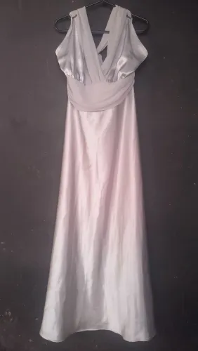 Vendo vestido de festa