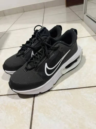 Tênis NIKE