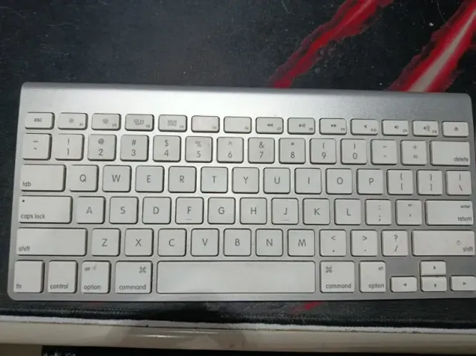 Teclado Bluetooth Apple Original A1314 em Ótimo estado de funcionamento 
