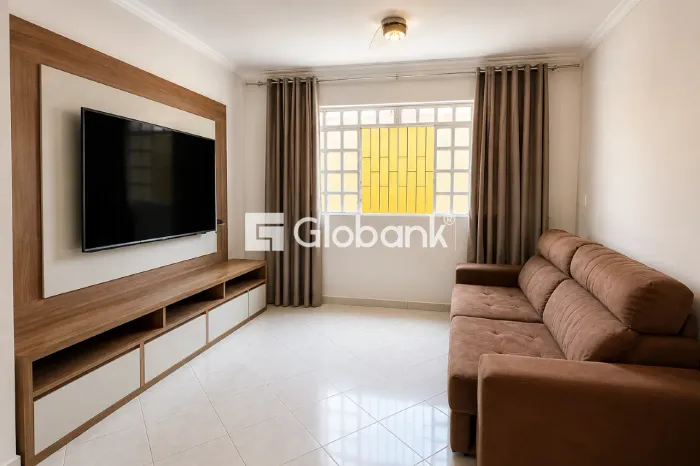Casa para Aluguel em Montes Claros  MG | Bairro Cândida Câmara, 03 Quarto(s), 03 Vaga(s)