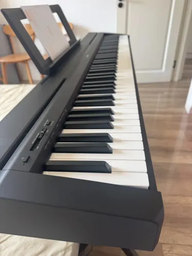 Piano digital Yamaha P45 