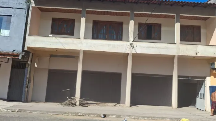 VENDO CASA COM PONTO COMERCIAL NO BAIRRO ALECRIM