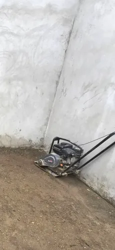 Compactador de solo placa