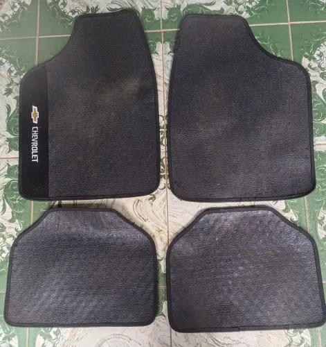 Jogo de Tapetes Automotivos Chevrolet Astra 2004 a 2011 - Bom Estado