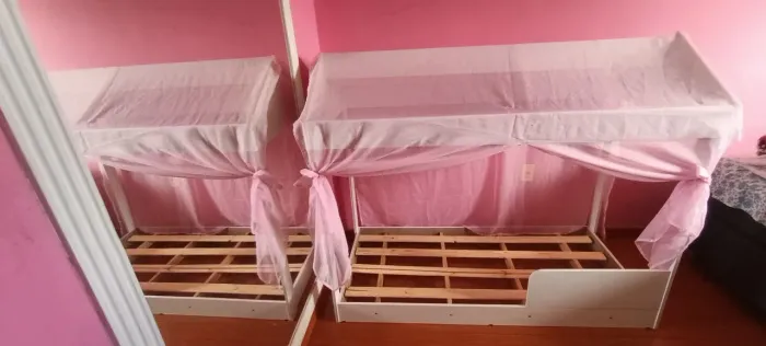 Cama infantil semi-nova usada duas vezes 