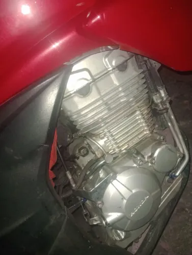 Vendo moto atrasada , não compensa botar em dia, quem se interessar chama no chat