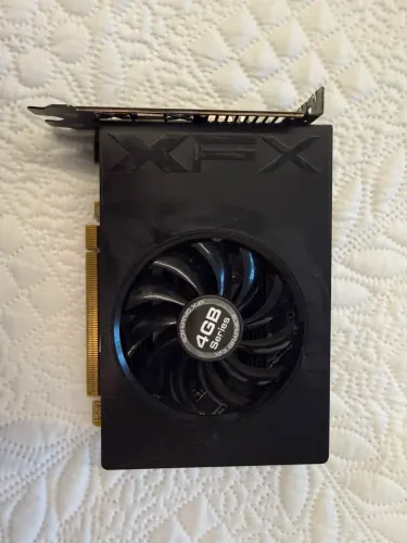 Placa de Vídeo XFX Radeon R7 240 4GB DDR3 HDMI DVI VGA Usada Funcionando