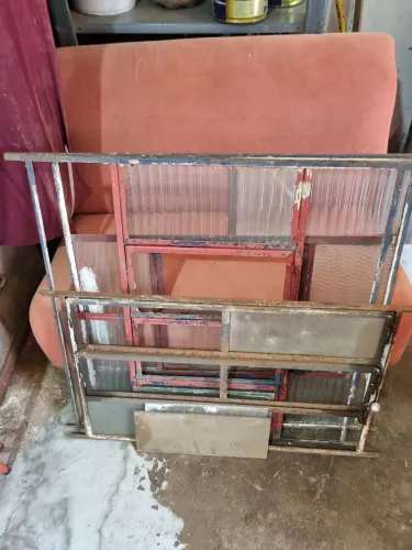 Janela de ferro 80x80