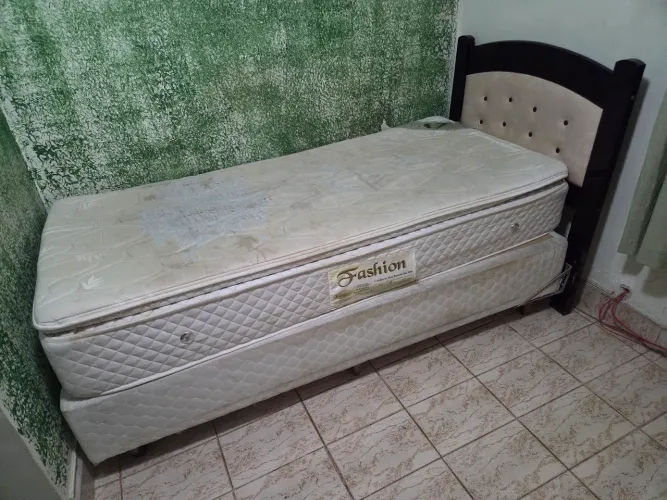 Vendo cama box solteiro
