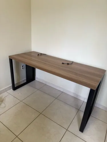 Mesa de escritório (home office)