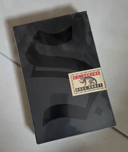 Livro O Navio de Teseu J.J.Abrams e Doug Dorst LACRADO