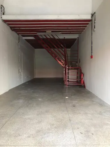 Loja comercial - Avenida Cristiano Machado - Bairro Silveira.