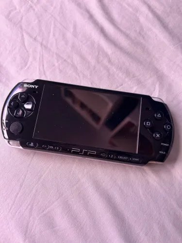 PSP 3000 - Modelo Japonês em ótimo estado + bateria e carregador original