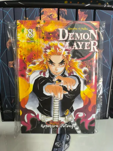 Mangá Kimetsu no Yaiba/Demon Slayer vol 8 + bônus figure Zenitsu