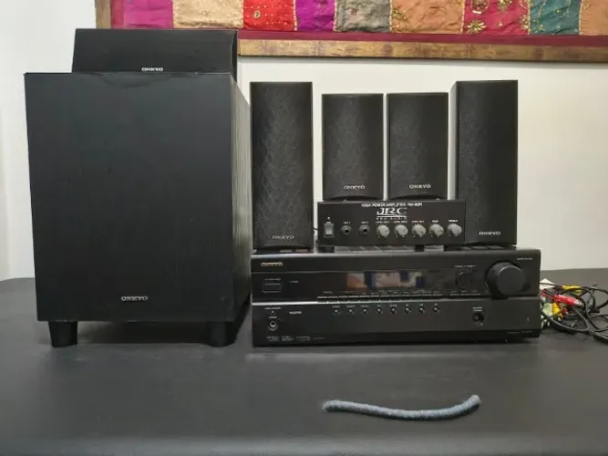 Caixas de Som Onkyo + Amplificador JRC Pro MA 80M + Receiver HT-R370 com defeito.