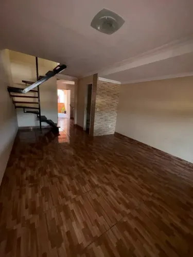 CASA COM 2 QUARTOS EM CENTRO