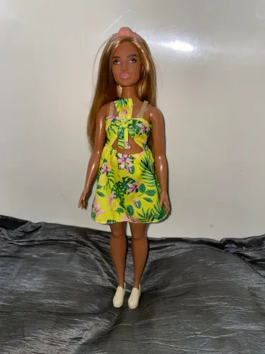 Boneca Barbie curvy fashionistas mattel vestido verde
