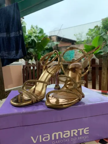 Vende-se salto feminino ?