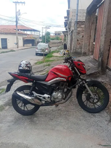 Revisão feita a pouco tempo,marcas de uso , fumando um pouco e precisa trocar a central