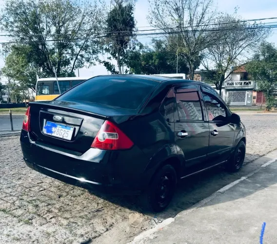 Ford Fiesta Sedan 1.0 8V Flex 4P 2007