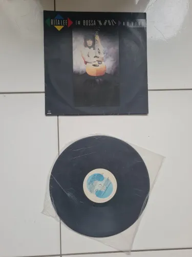 Vinil LP usado Rita Lee(1979) Em Bossa " N Roll " com Encarte