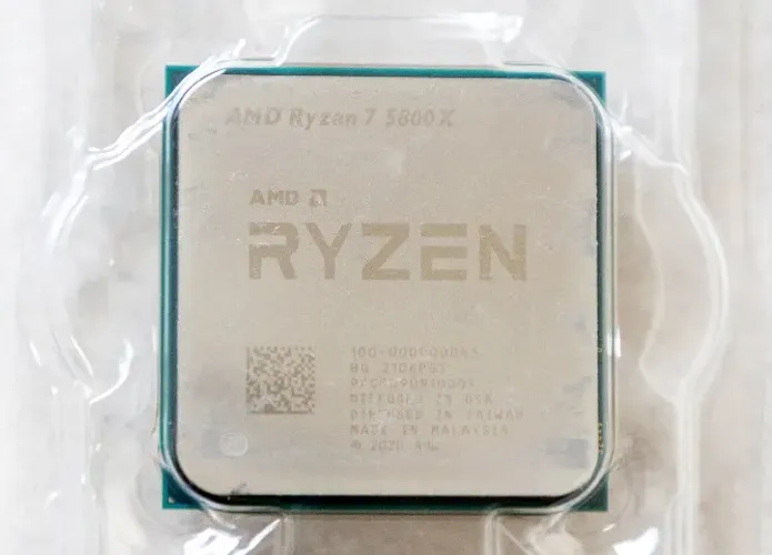 Processador: AMD Ryzen 7 5800X (8 núcleos / 16 threads)