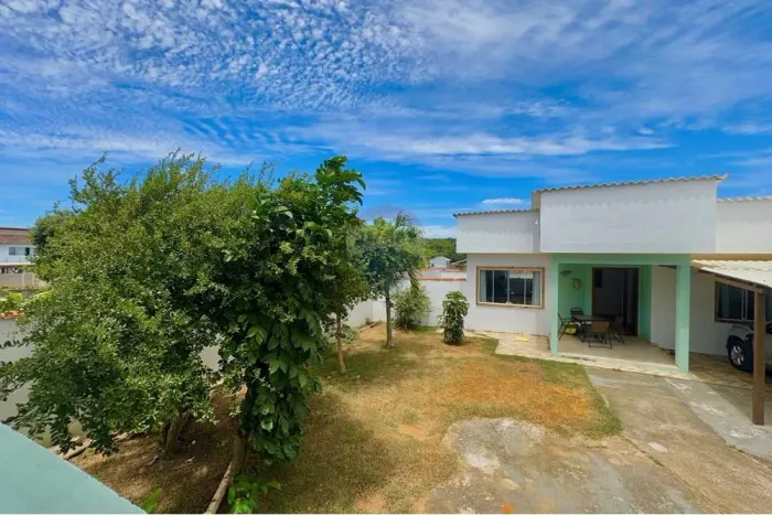À venda: Duas casas independentes com amplo terreno no bairro Vila Verde, Armação dos Búzi