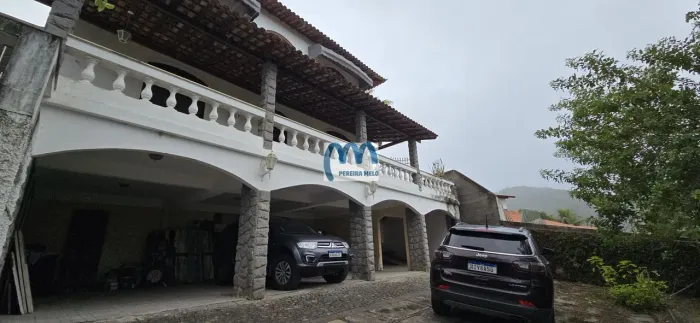 Ampla Casa, vazia no condomínio Aldeia Casa Grande.