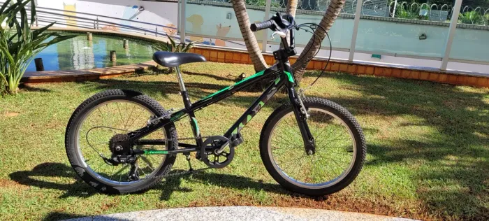 Bicicleta Nathor aro 20 com câmbio Shimano 6V
