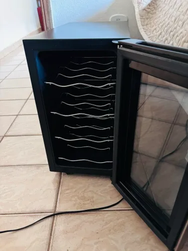 Adega Eletrolux 8 garrafas - 220v 