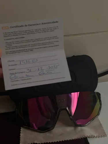 Óculos Solar Esportivo com Lentes Espelhadas Roxas