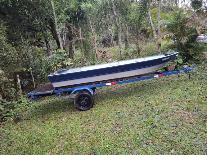 Barco de alumínio 