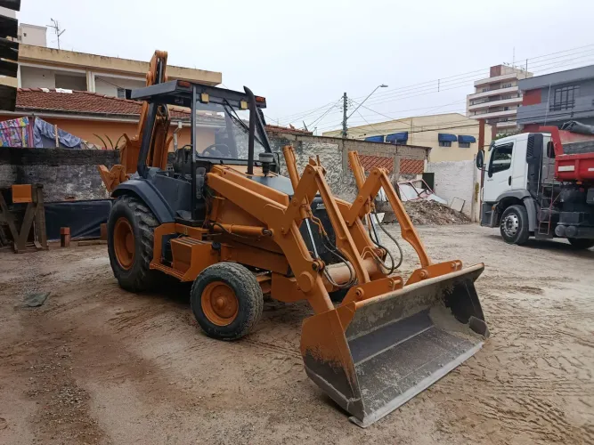 Retroescavadeira 580 L
