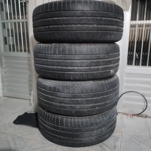 Vendo pneus aro 17, em excelentes estado