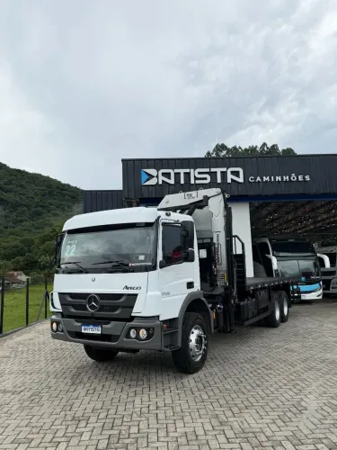 Atego 1726 6x2 - com munck TKA 20.700 com controle - 70mil km