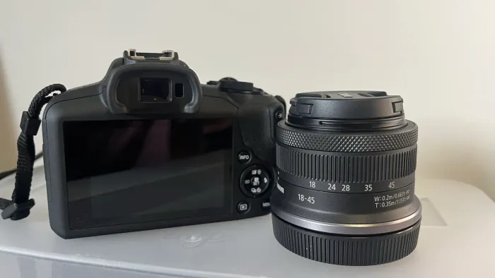 Camera Canon R100 + KIT