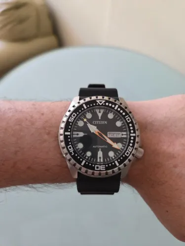 Relógio Citizen NH8380-15e calibre 8200 esportivo automático luz noturna perfeito