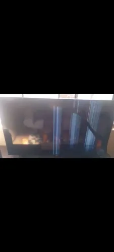 Vendo tv AOC com defeito na tela.