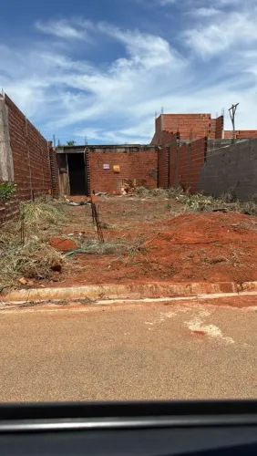 Terreno com 3 cômodos