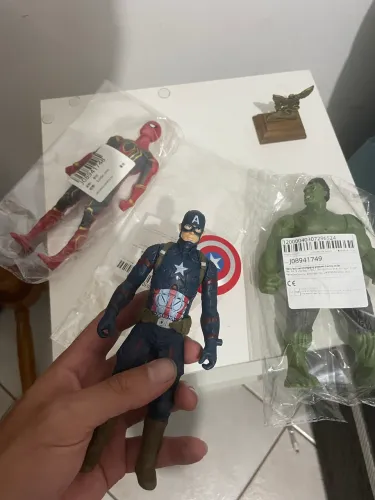 Bonecos de heróis 